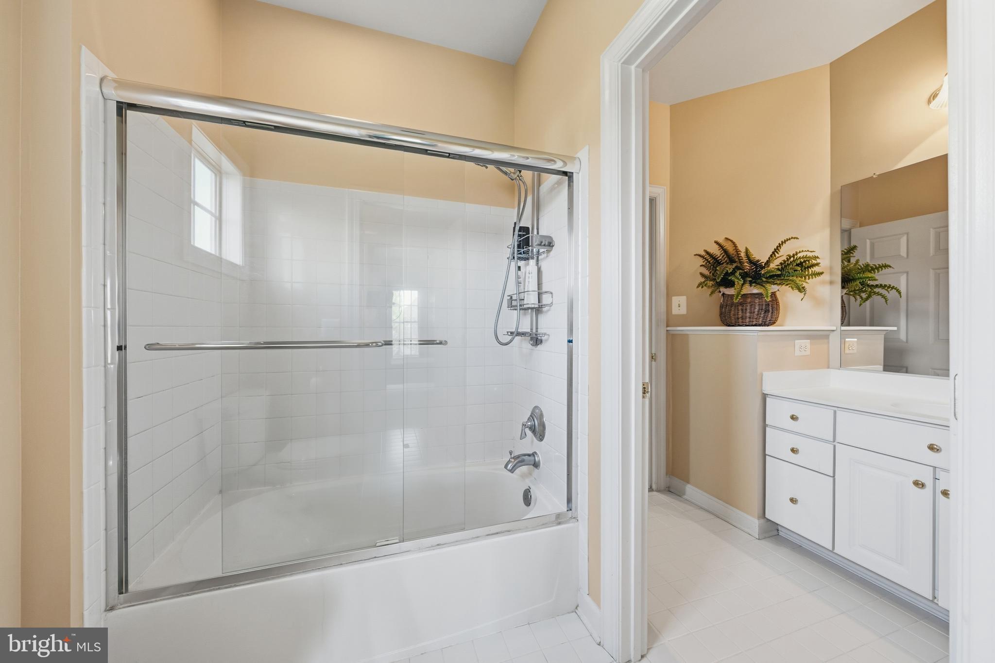 40409 AUTUMN OAK LANE