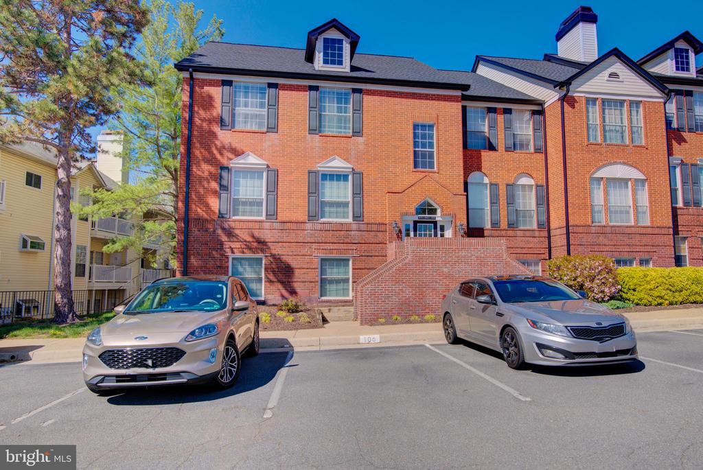 676 GATEWAY DRIVE SE 804