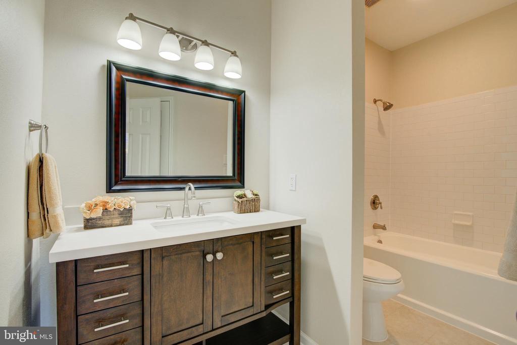 676 GATEWAY DRIVE SE 804
