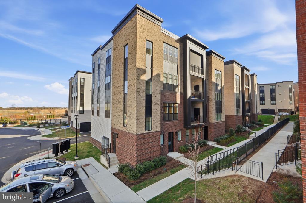 22171 SPRINGSIDE TERRACE 300