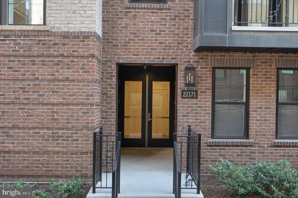 22171 SPRINGSIDE TERRACE 300
