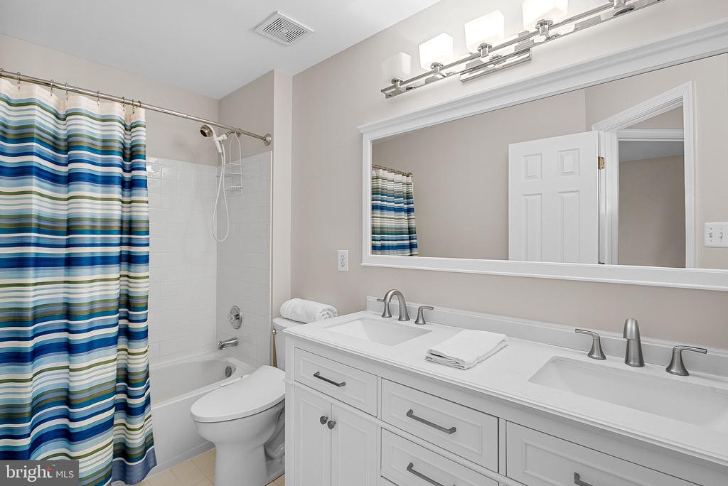 42750 HOLLOWIND COURT