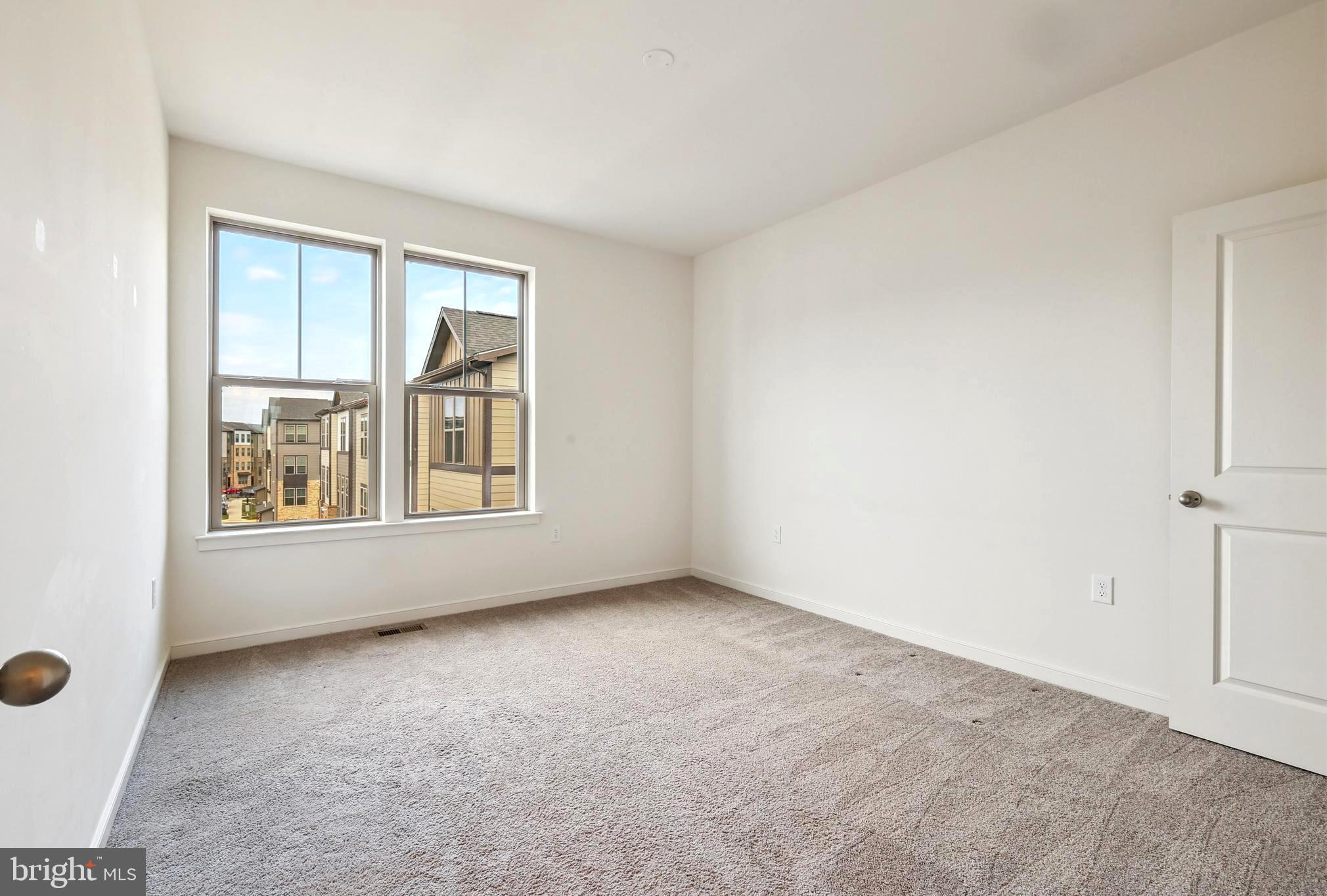 46007 WOODPECKER SQ.