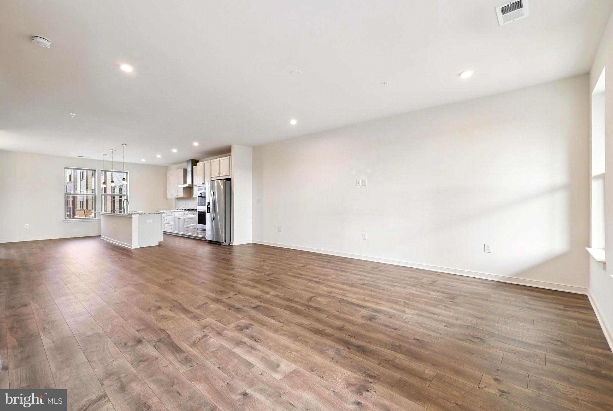 46007 WOODPECKER SQ.