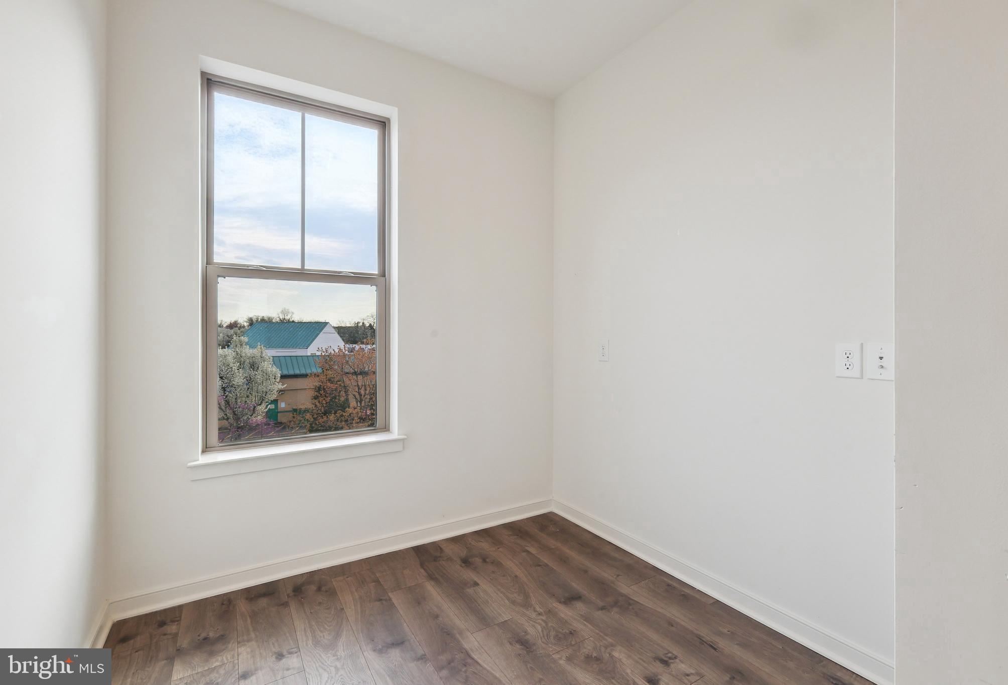 46007 WOODPECKER SQ.