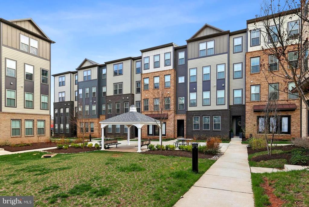 46007 WOODPECKER SQ.