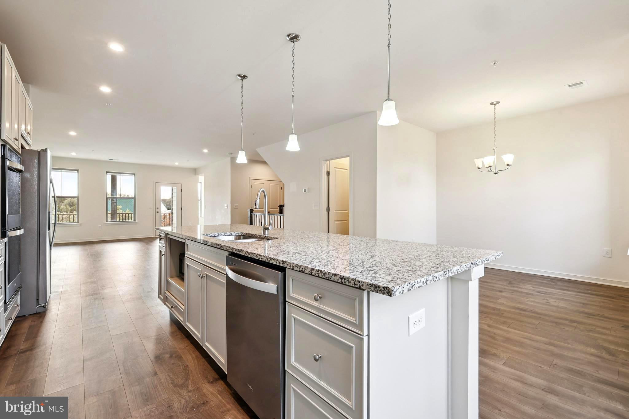 46007 WOODPECKER SQ.