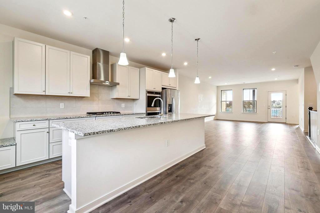 46007 WOODPECKER SQ.