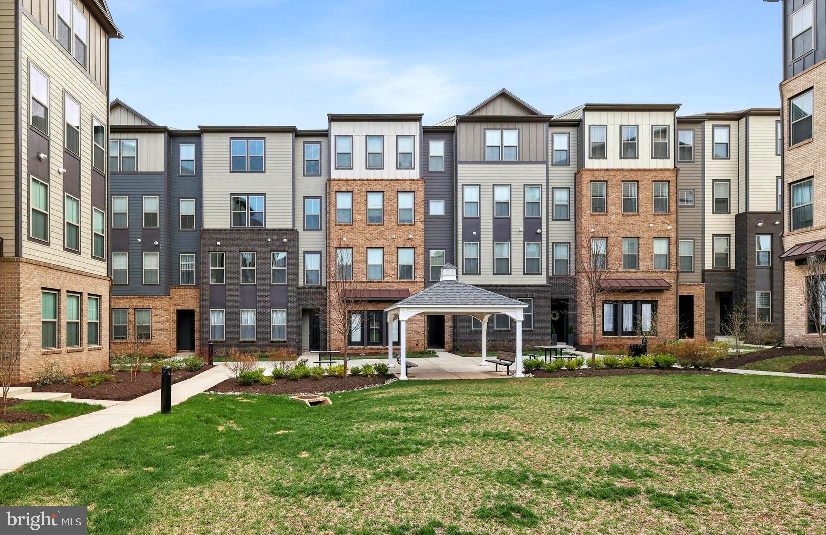 46007 WOODPECKER SQ.