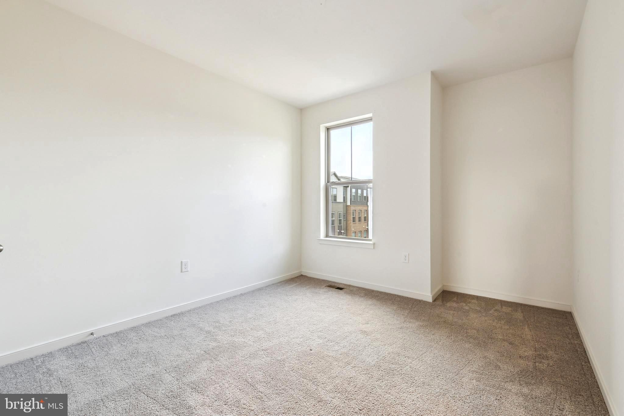 46007 WOODPECKER SQ.