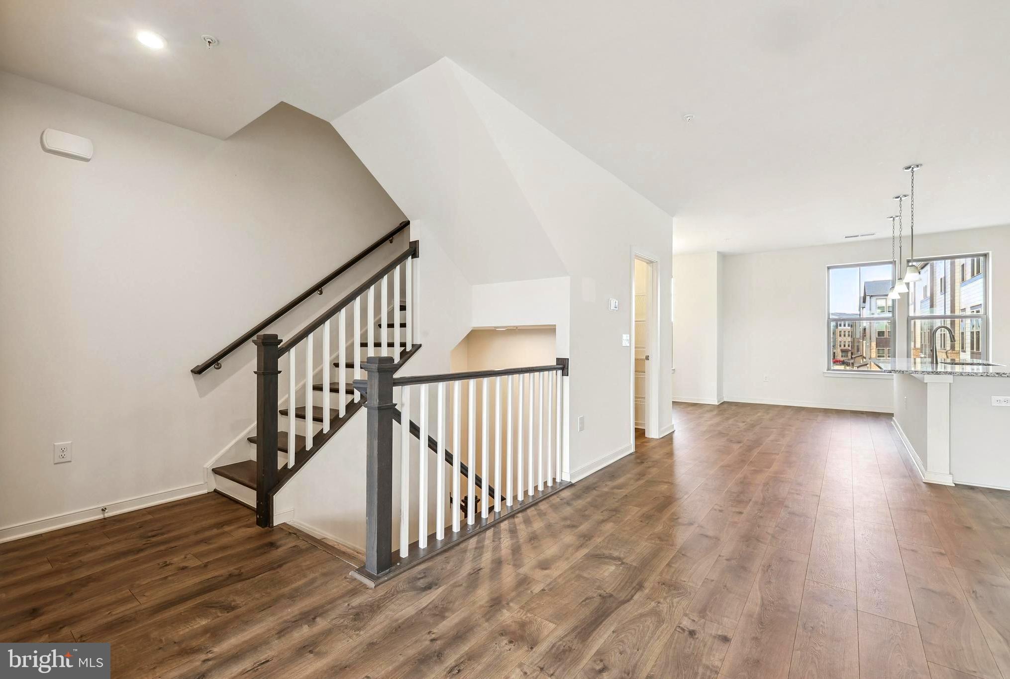 46007 WOODPECKER SQ.