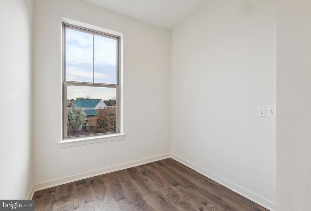 46007 WOODPECKER SQ.