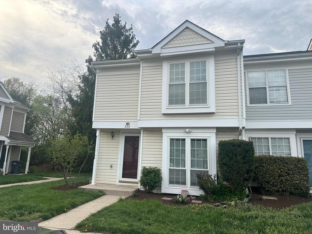326 LANCASTER SQUARE 326