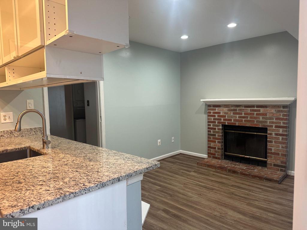 326 LANCASTER SQUARE 326