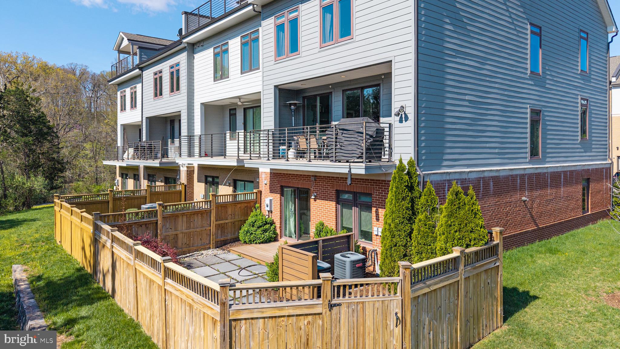 1800 BLUE MARBLE TERRACE SE