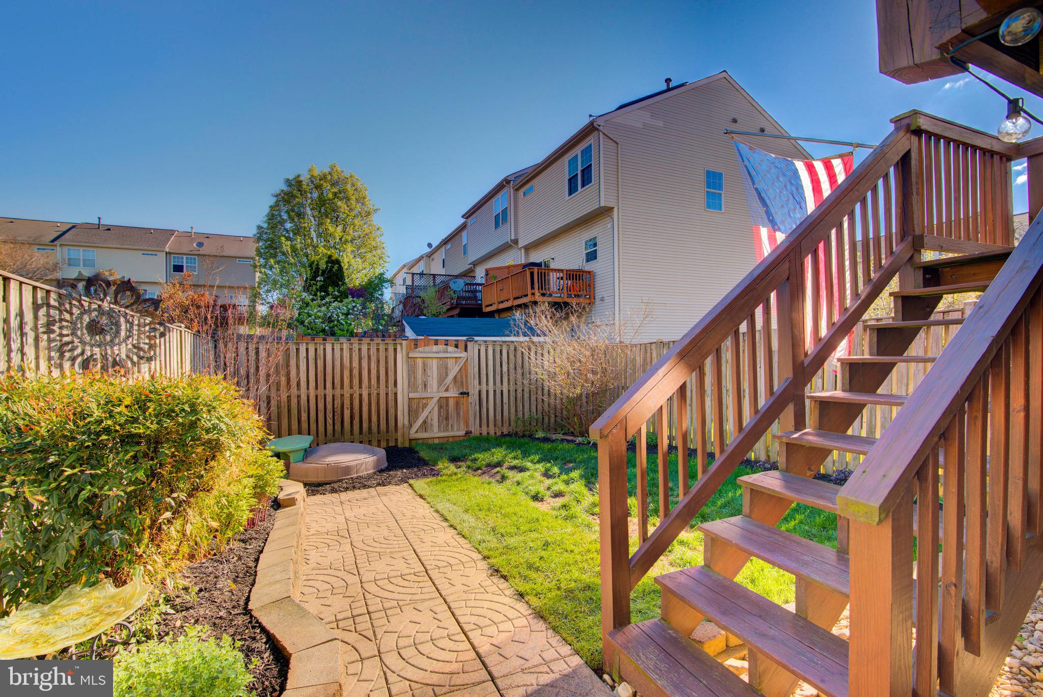 528 TULIPTREE SQUARE NE