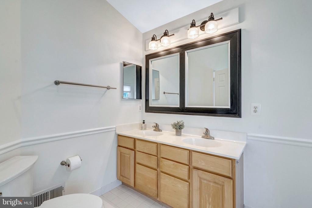 20799 AMBERVIEW COURT