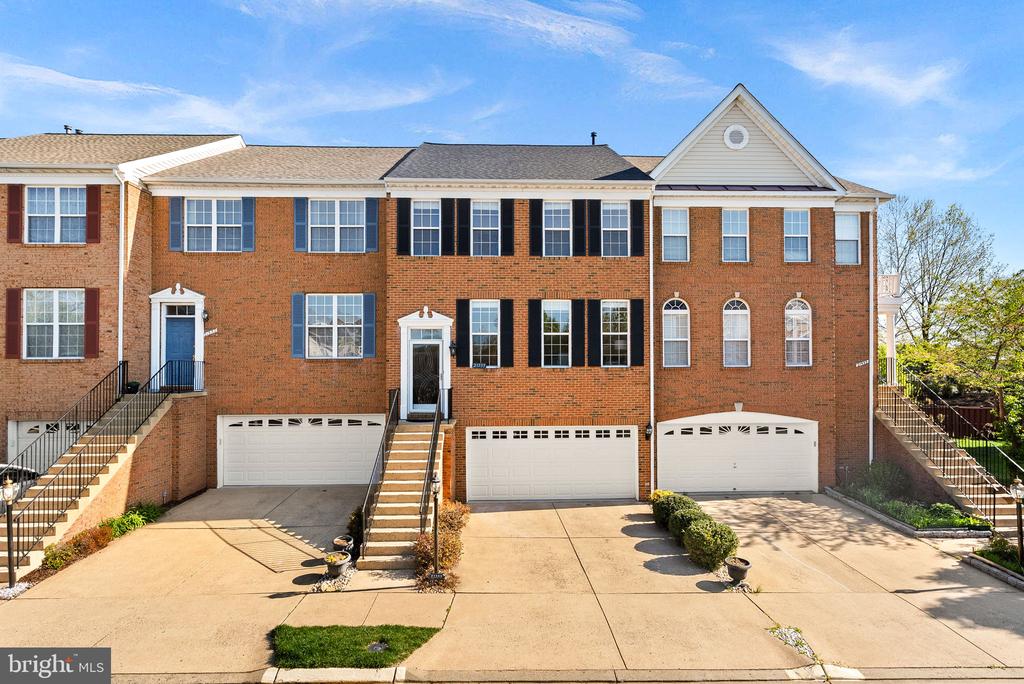 21555 TROWBRIDGE SQUARE