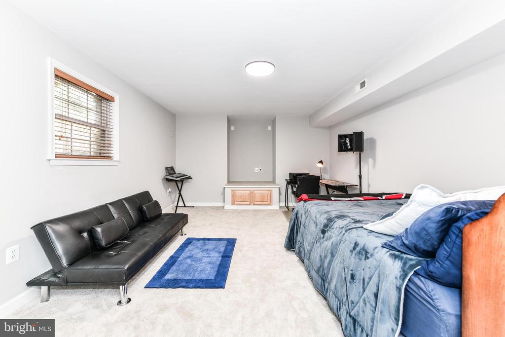 20855 BLYTHWOOD COURT