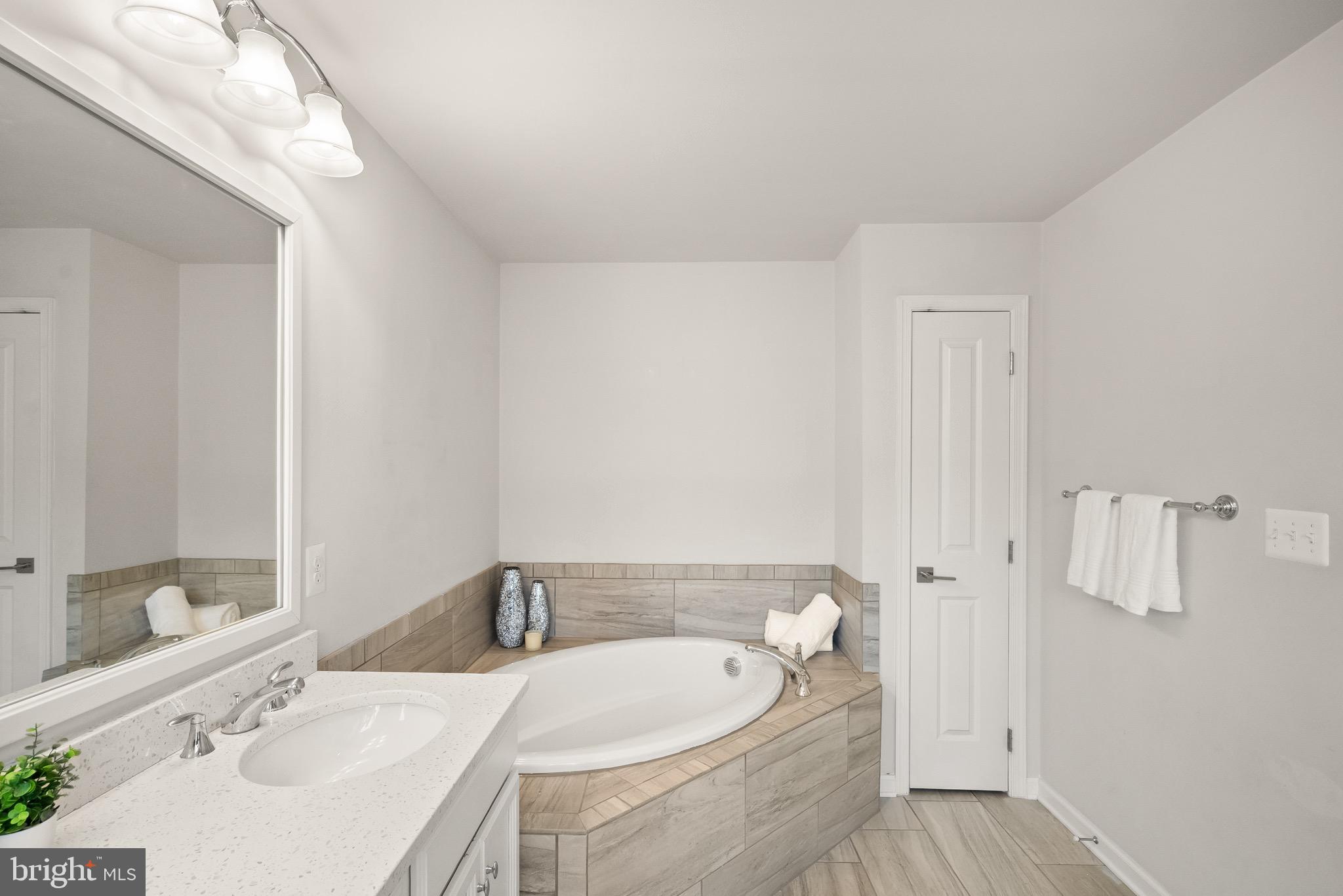 43197 HALKETT SQUARE