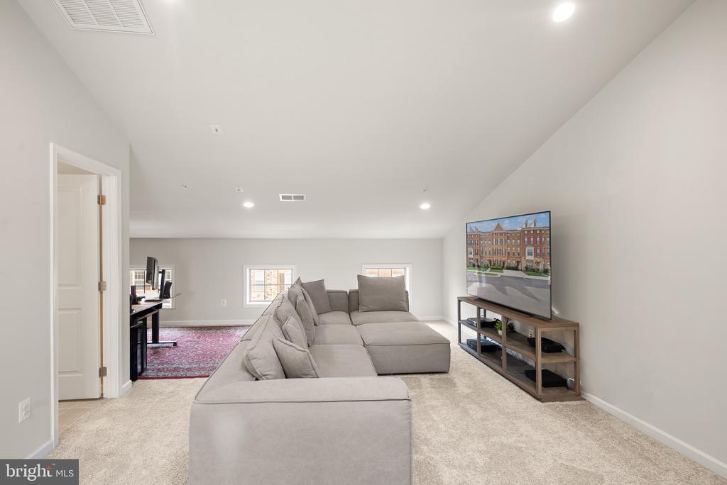 43197 HALKETT SQUARE