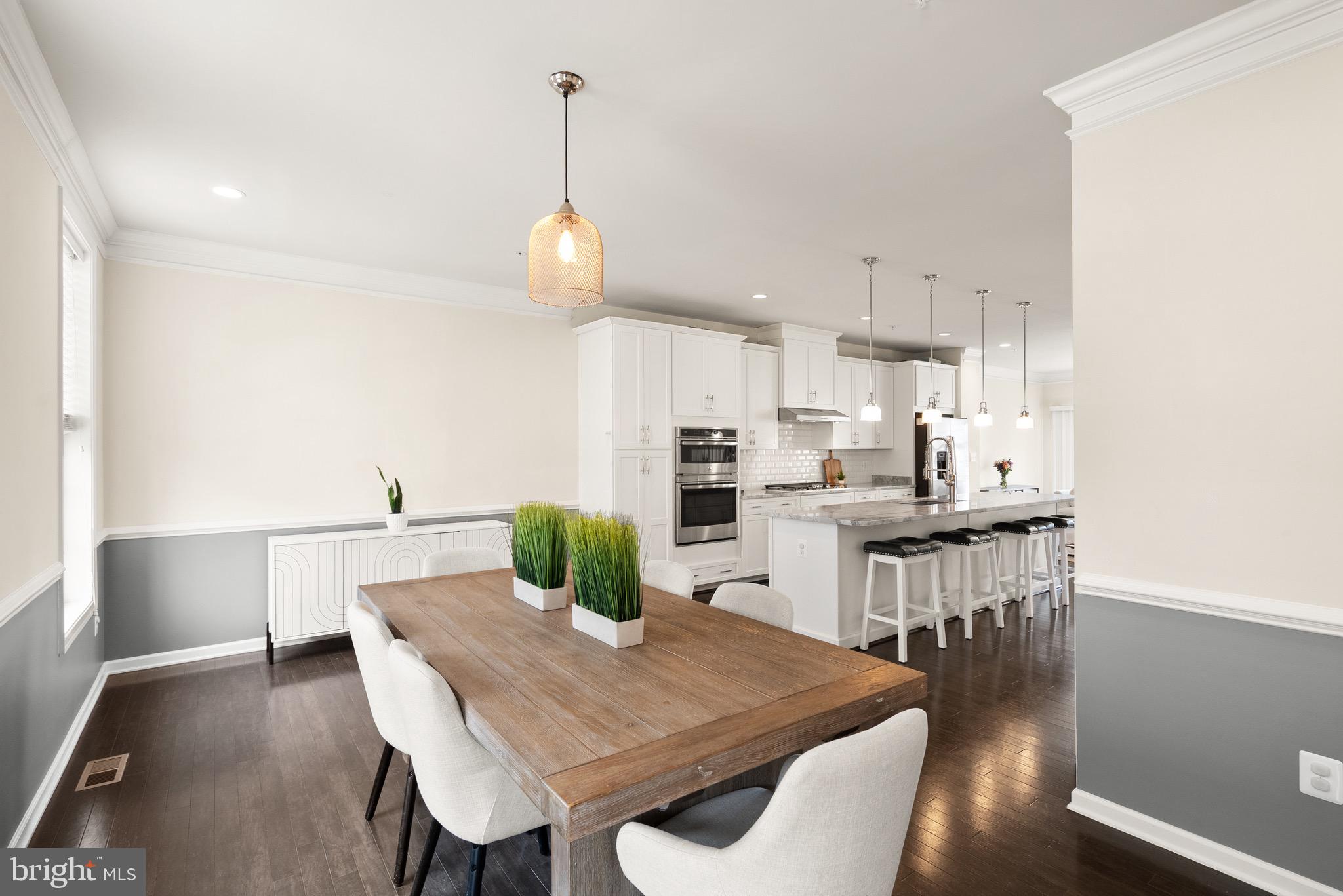 43197 HALKETT SQUARE