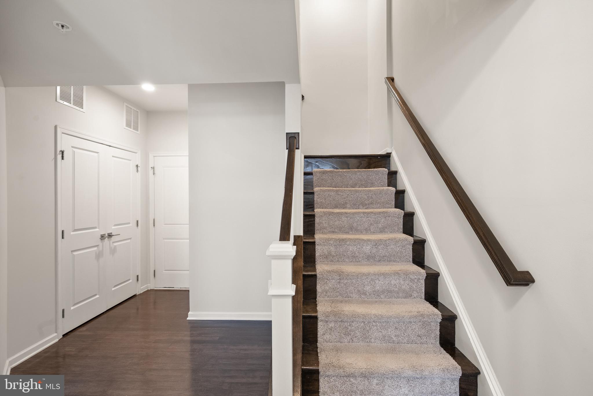 43197 HALKETT SQUARE