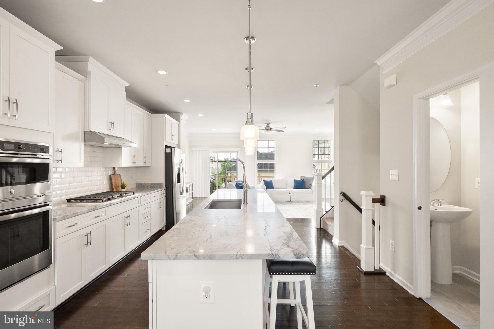 43197 HALKETT SQUARE