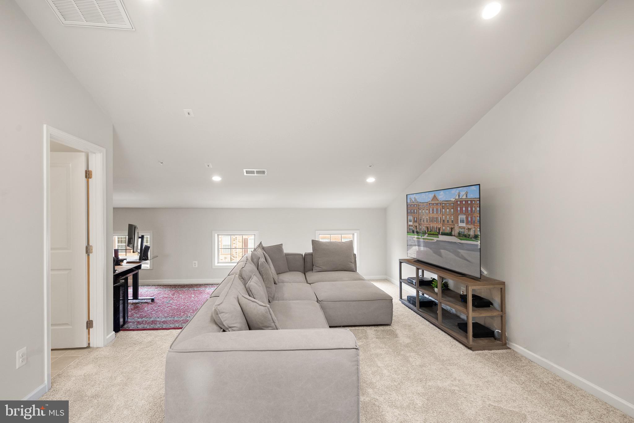 43197 HALKETT SQUARE