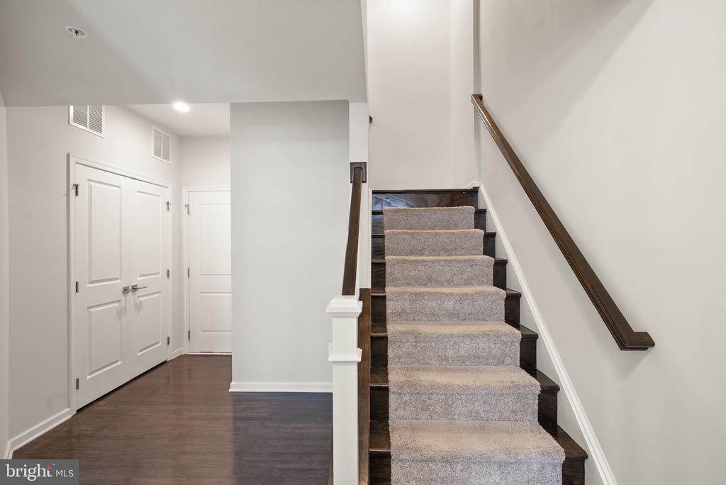 43197 HALKETT SQUARE