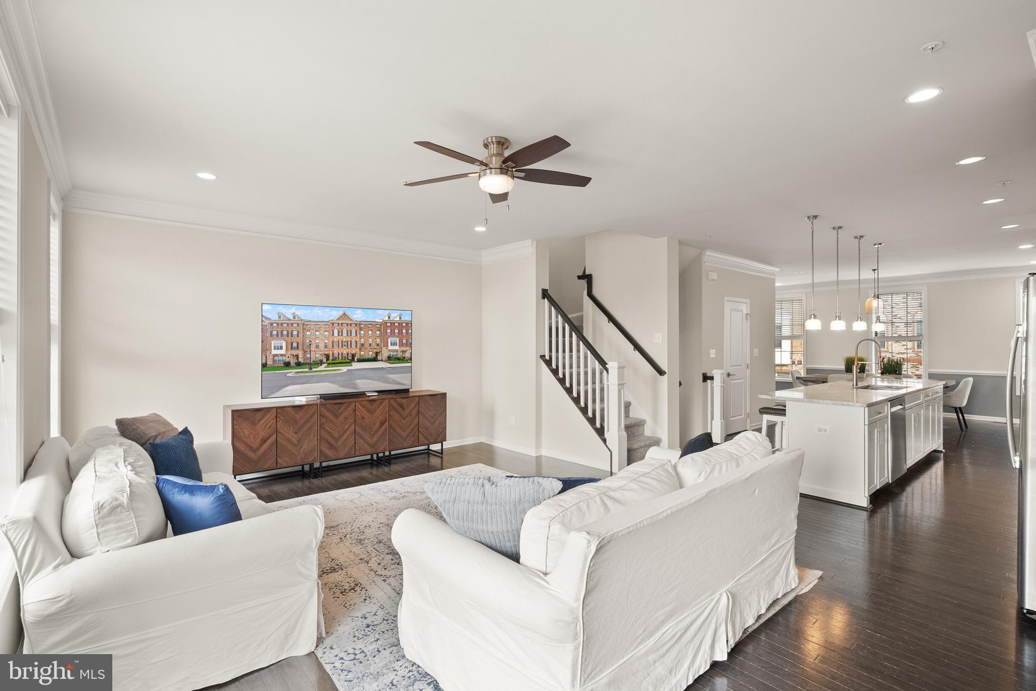 43197 HALKETT SQUARE