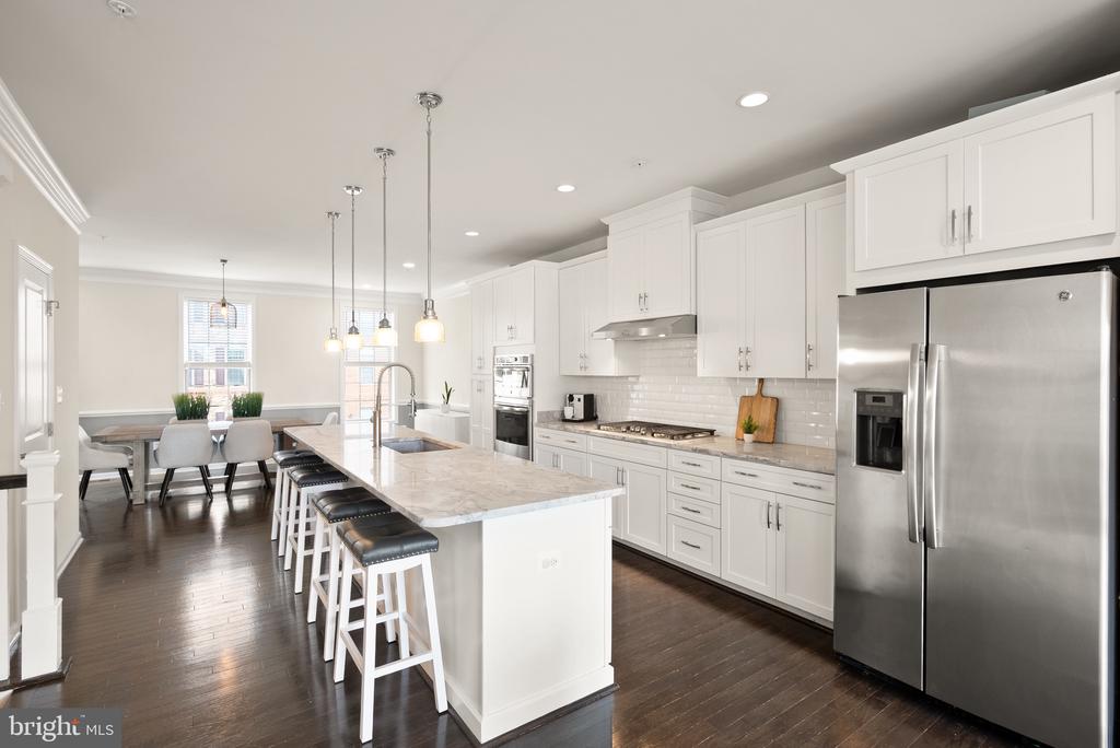43197 HALKETT SQUARE