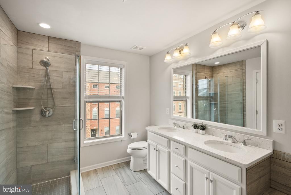 43197 HALKETT SQUARE