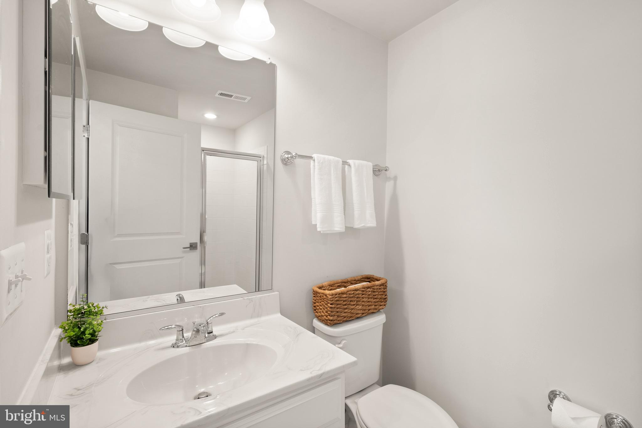 43197 HALKETT SQUARE