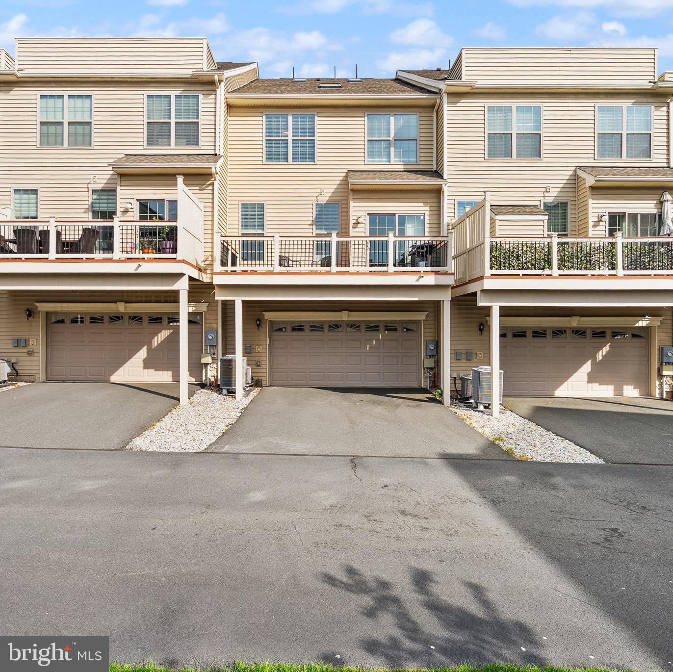 43197 HALKETT SQUARE
