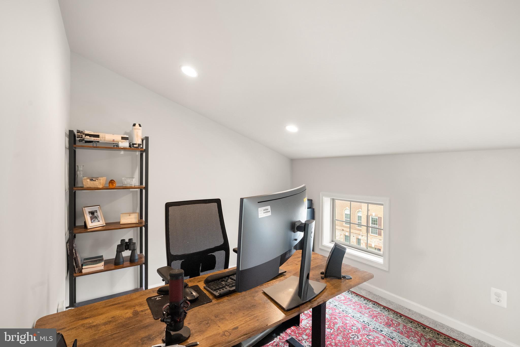 43197 HALKETT SQUARE