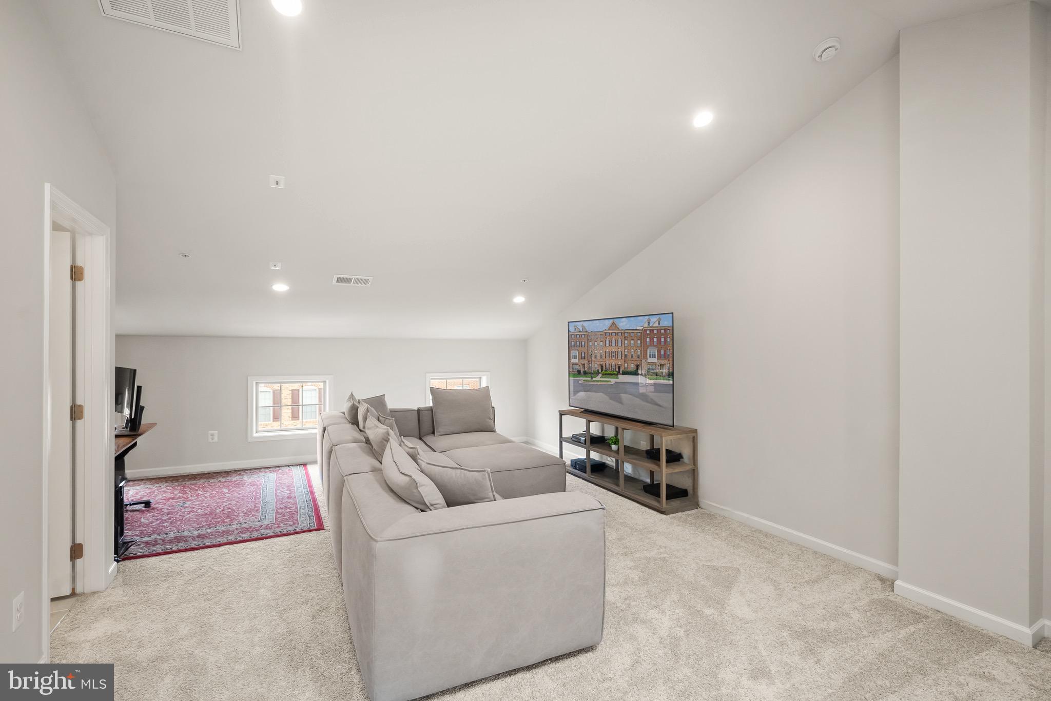43197 HALKETT SQUARE