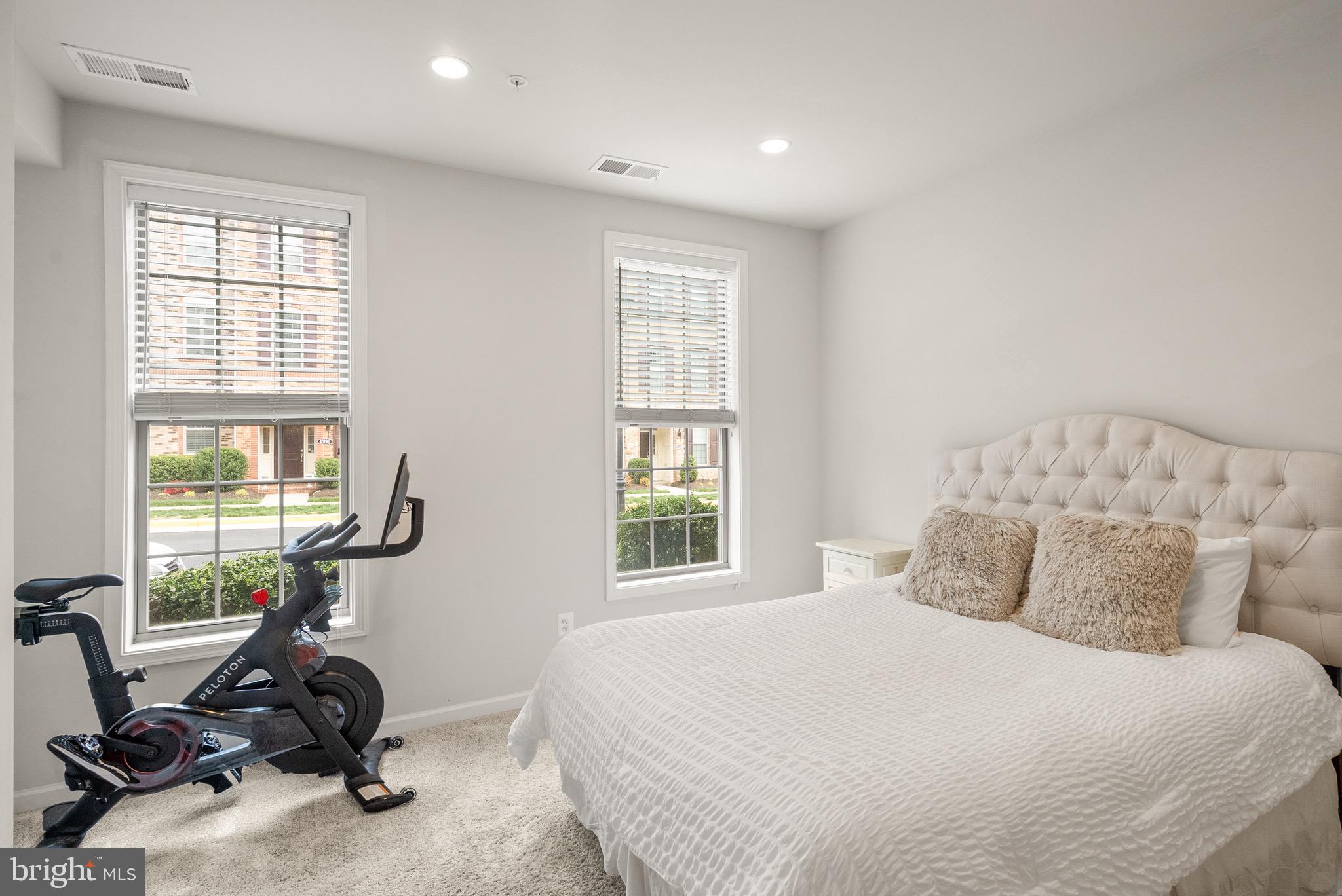 43197 HALKETT SQUARE