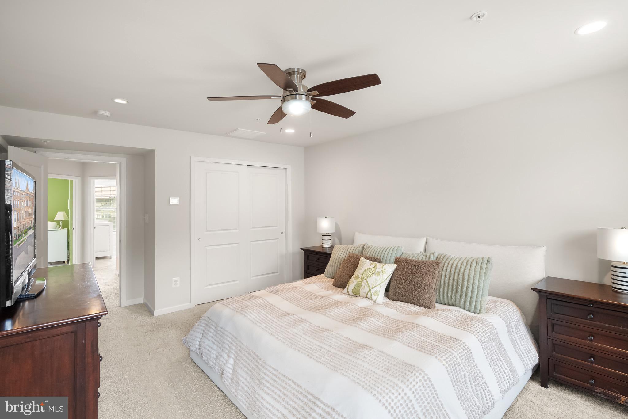 43197 HALKETT SQUARE