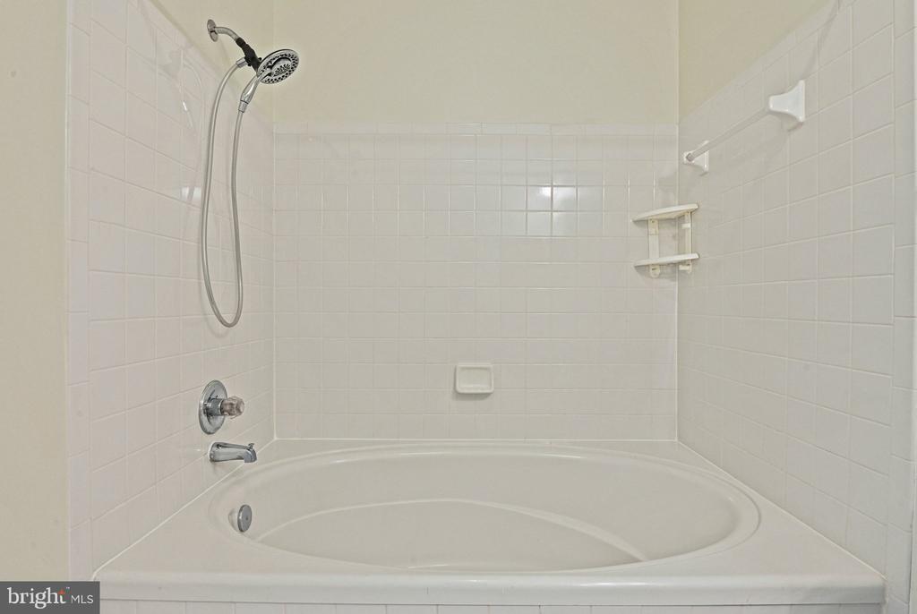 20933 CEDARPOST SQUARE 203
