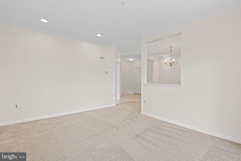 20933 CEDARPOST SQUARE 203