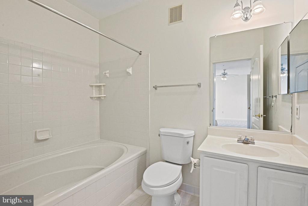 20933 CEDARPOST SQUARE 203