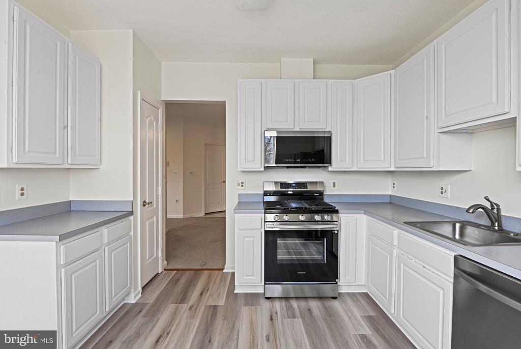20933 CEDARPOST SQUARE 203