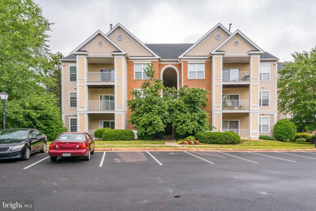 20933 CEDARPOST SQUARE 203
