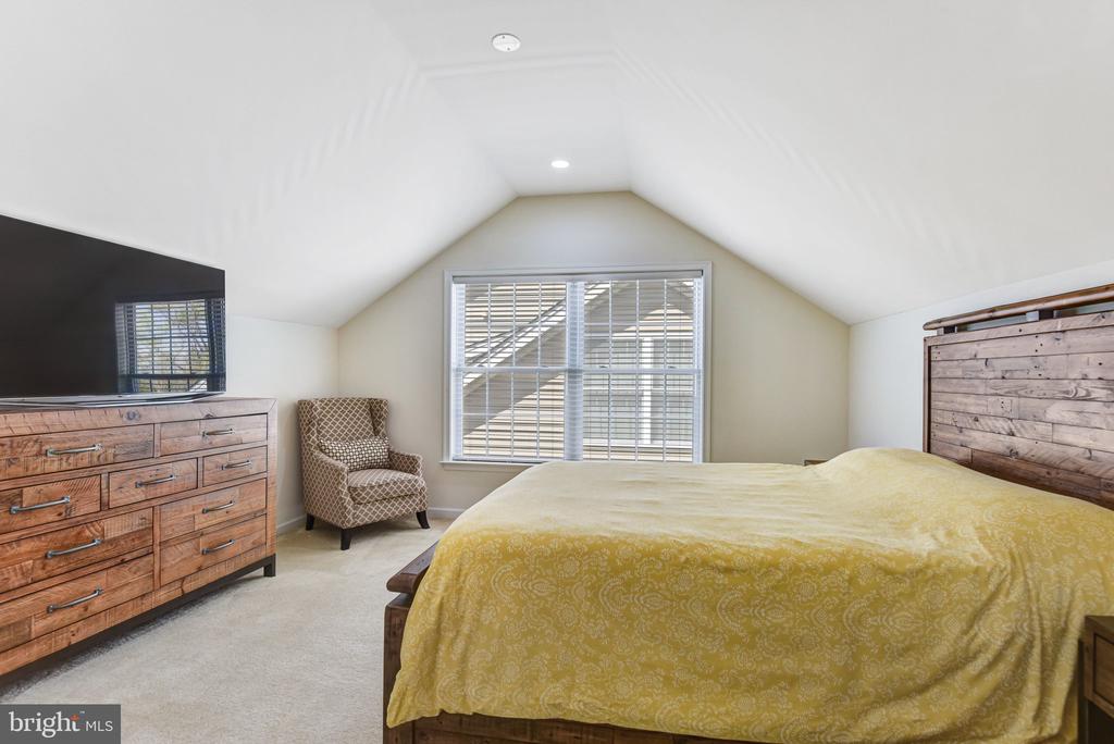 24247 PURPLE FINCH DRIVE
