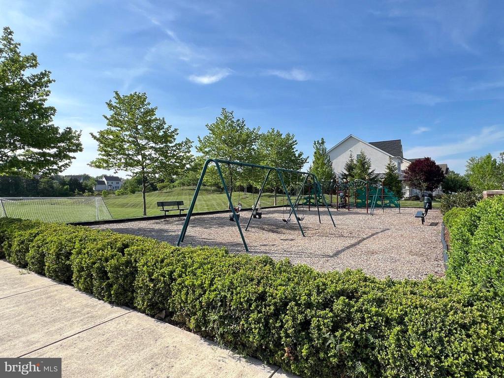 24247 PURPLE FINCH DRIVE