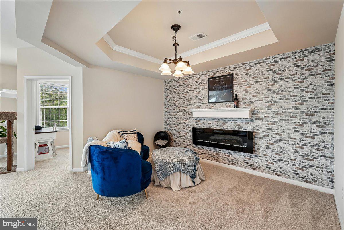 43610 HAMPSHIRE CROSSING SQUARE AD-205