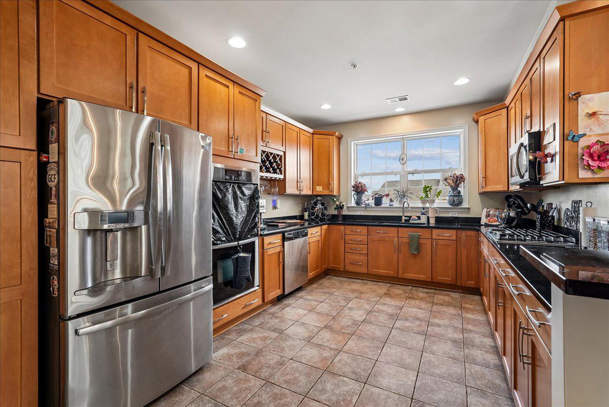 43610 HAMPSHIRE CROSSING SQUARE AD-205