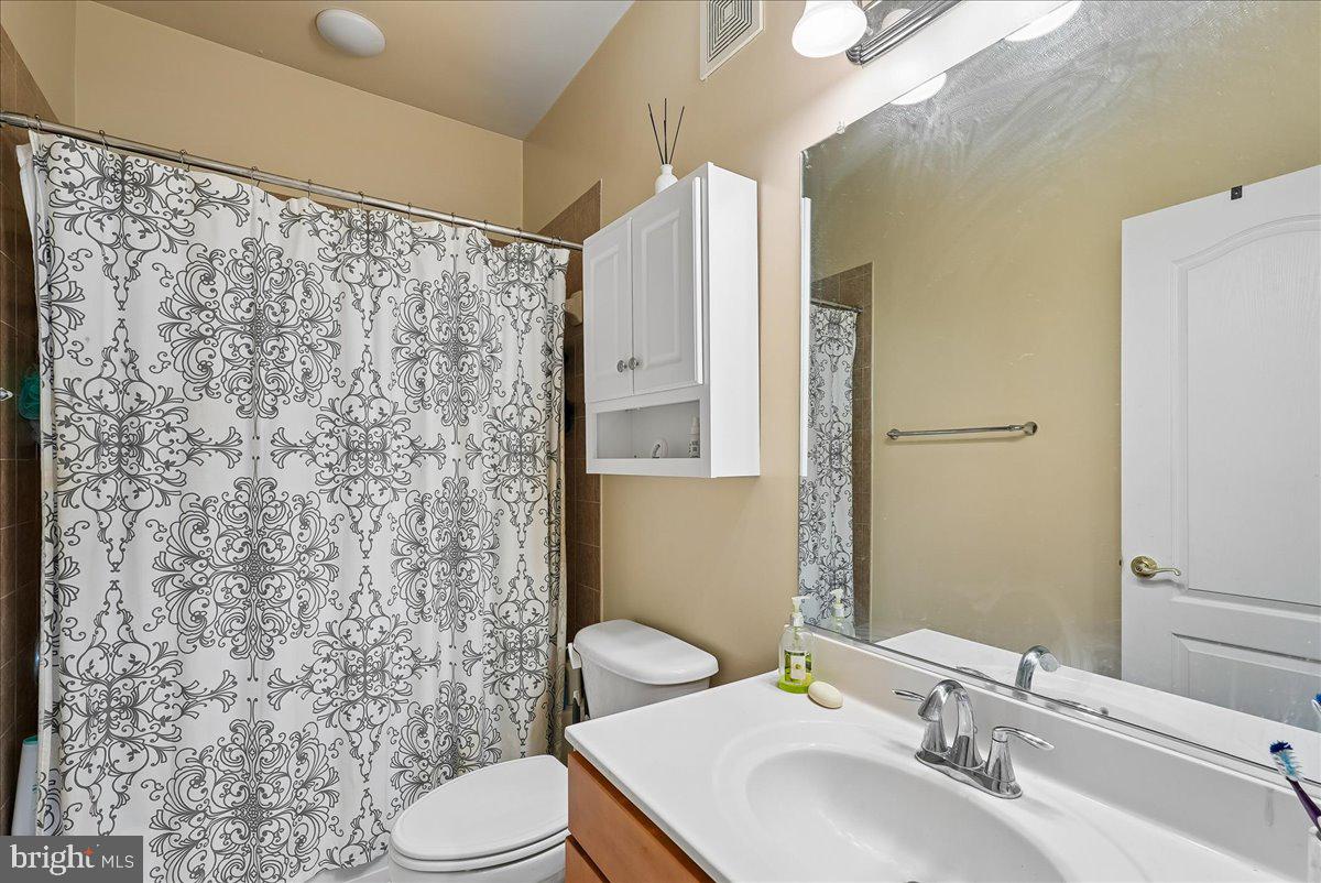 43610 HAMPSHIRE CROSSING SQUARE AD-205