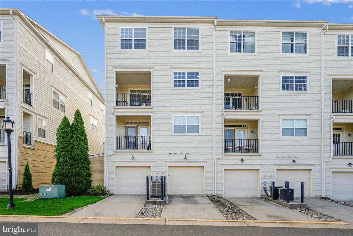 43610 HAMPSHIRE CROSSING SQUARE AD-205